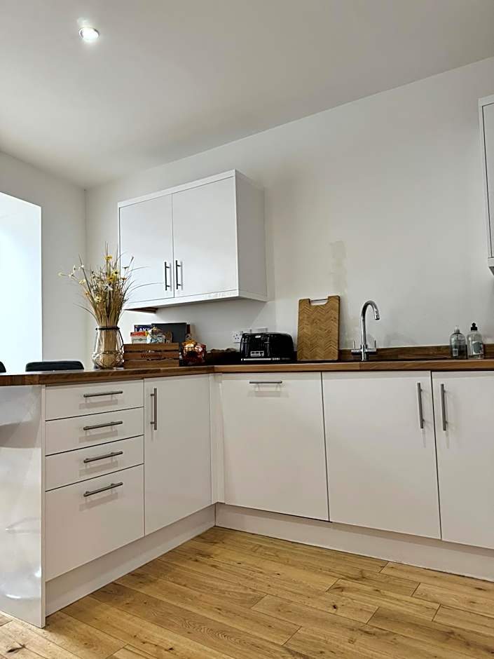 The Courtyard, 4 - Bed, Sleeps 6, Pets Welcome