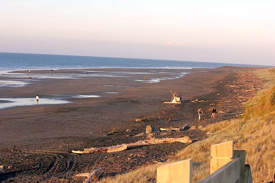 Beach Street Motel Apartments