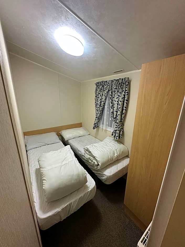 Sunnymede E11 Keyshare Holiday lets 8 Berth