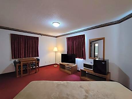1 King Bed Suite Non Smoking