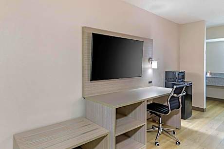 Queen Room with Two Queen Beds - Smoking