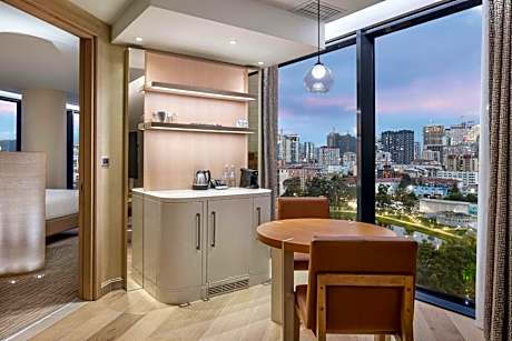 One-Bedroom Suite with Lounge Access