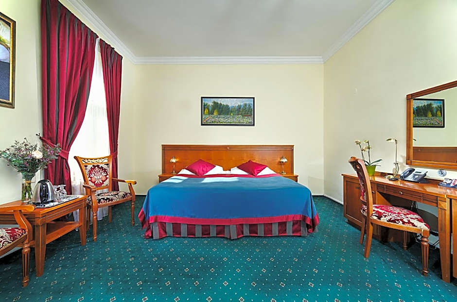 Green Garden Hotel