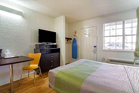 1 King Bed | Suite, Non-Smoking, Kitchen