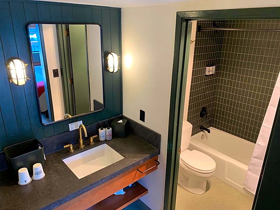 Station House Inn South Lake Tahoe, by Oliver