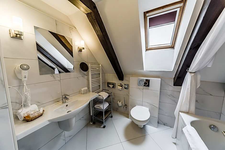 Archibald At The Charles Bridge