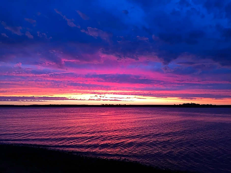 Regatta Point Tavern & Holiday Villas