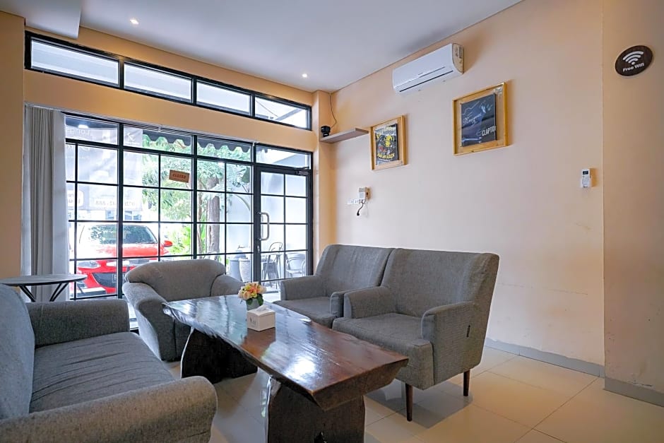 RedDoorz Premium @ Raja Hostel Syariah Lampung