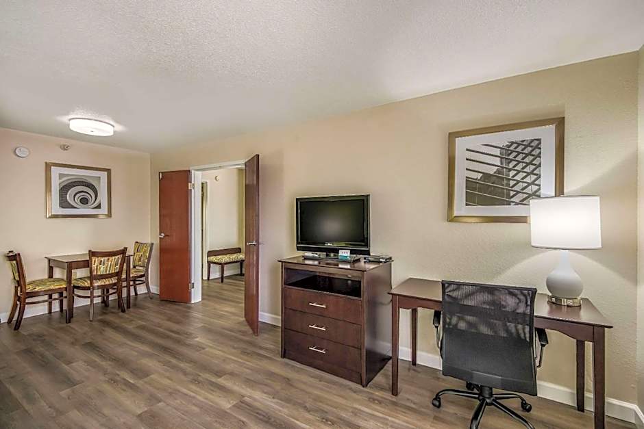 Quality Inn & Suites Quincy - Downtown