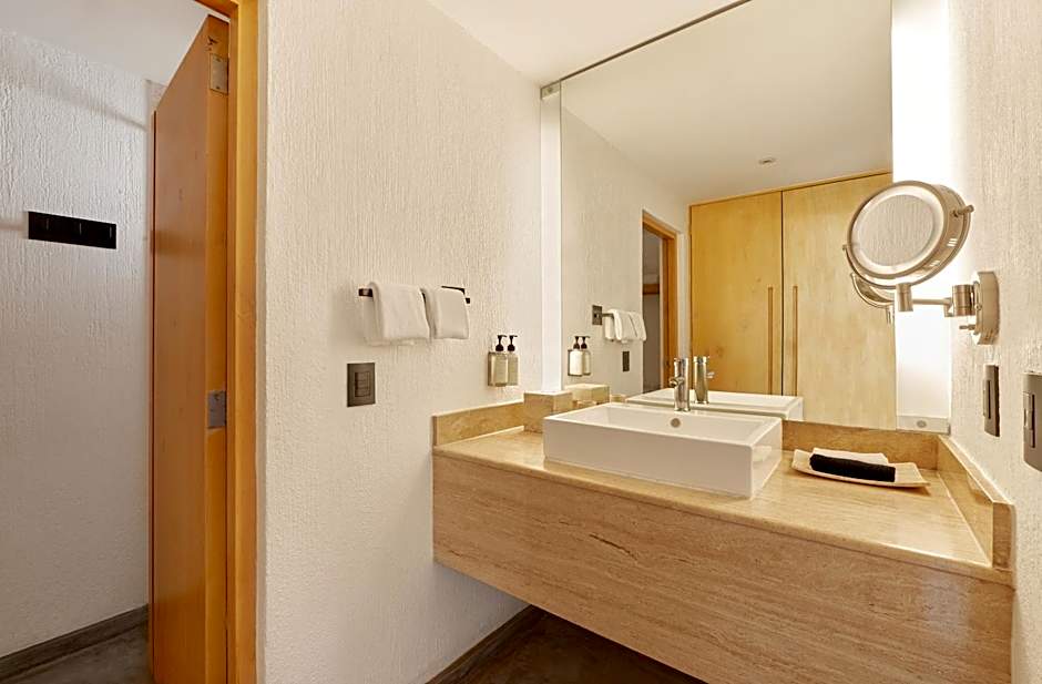 Bahia Hotel And Beach Club