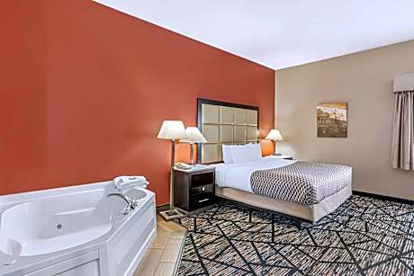King Room with Hot Tub - Non-Smoking