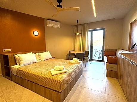 Deluxe Triple Studio