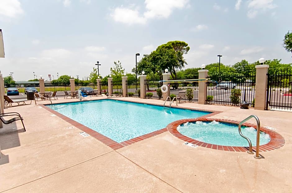Holiday Inn Express & Suites San Antonio SE by AT&T Center, an IHG Hotel