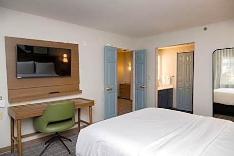 Two-Bedroom Suite - Non-Smoking