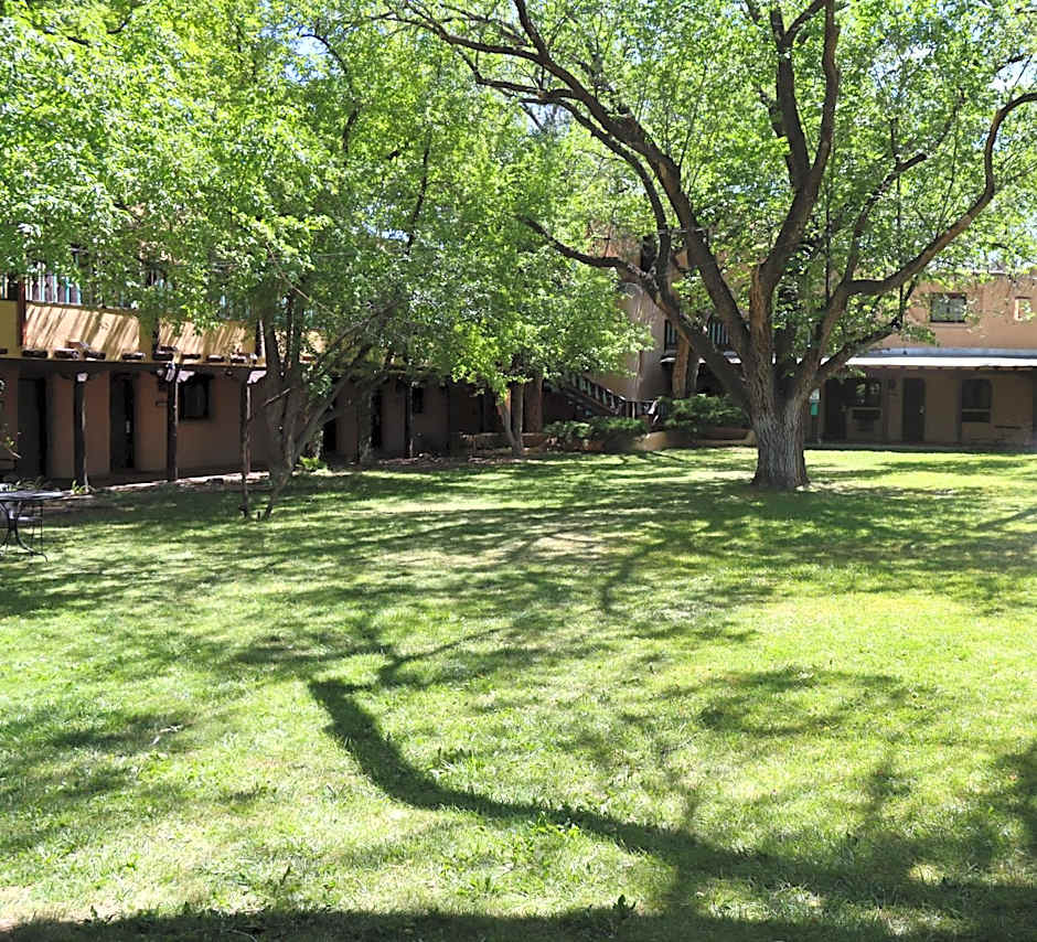 Sagebrush Inn & Suites