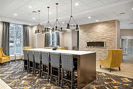 1 King Mobility/Hearing Acc Ri Shower Ns