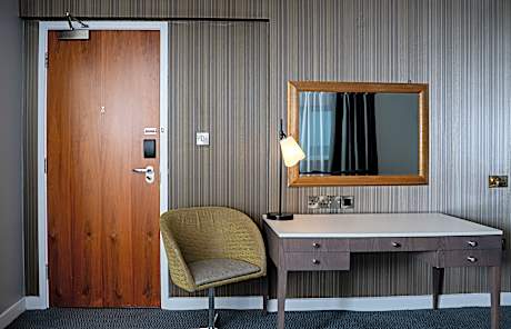 1 King Suite