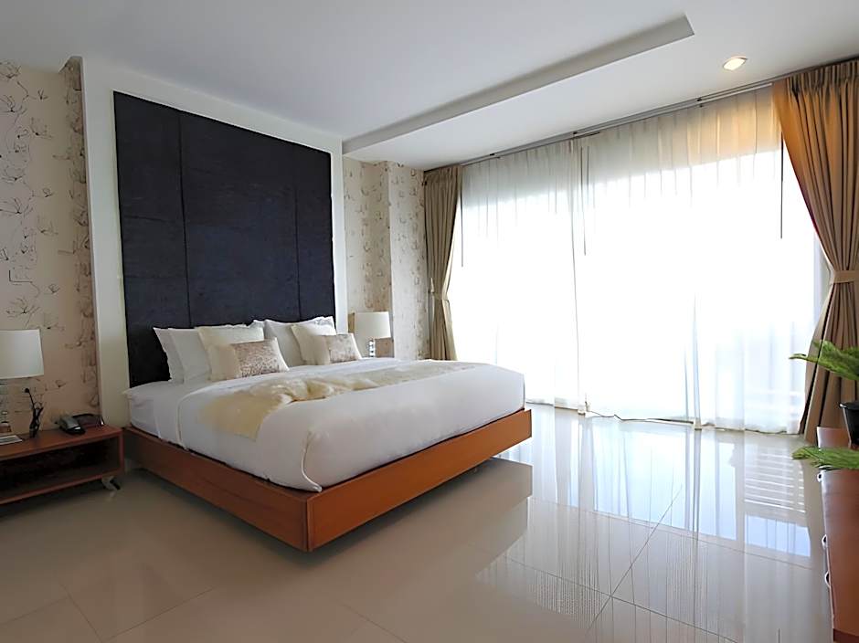 Royal Beach View Suites