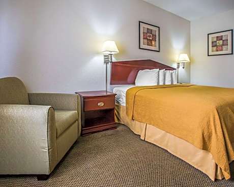 1 King Bed, Nonsmoking