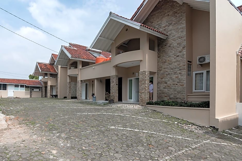 Rossan Villa Hotel near Kampus UPI Setiabudhi
