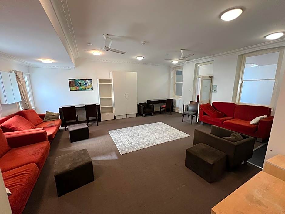 Wallaby Backpackers Hostel Perth - note - Valid passport required to check in -