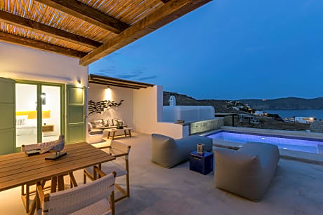 Suite with Private Pool and Sea View