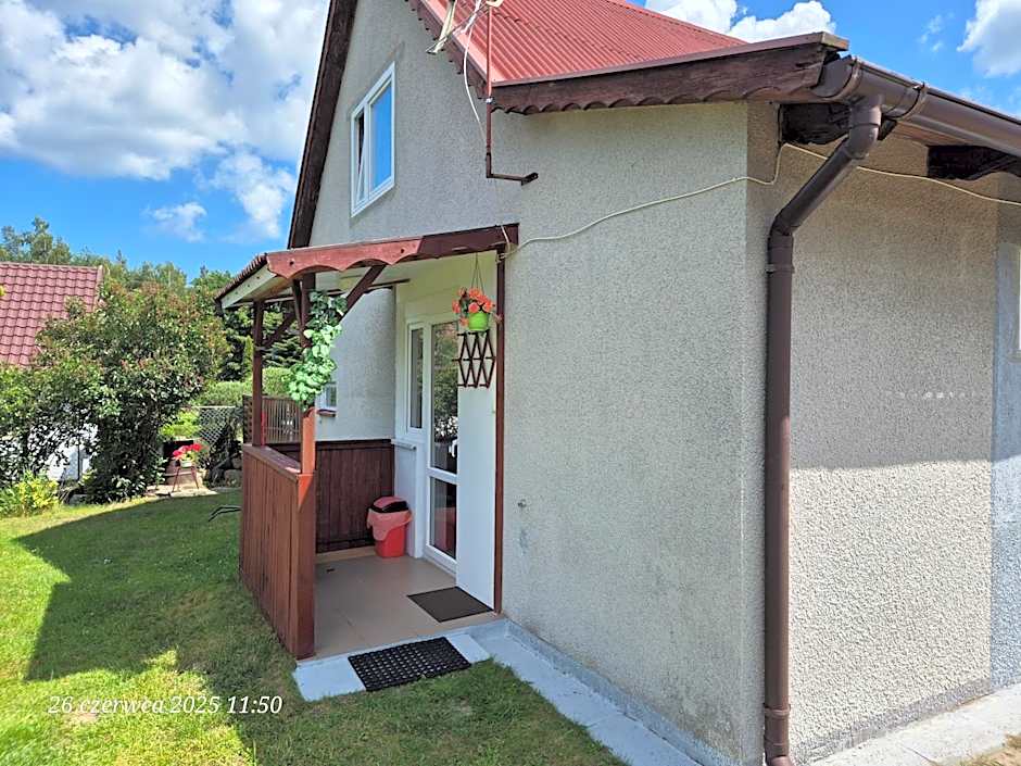 Dom Bursztynek - domek (sad)