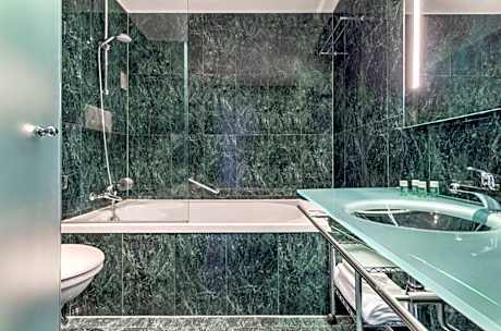 Double room single use with view