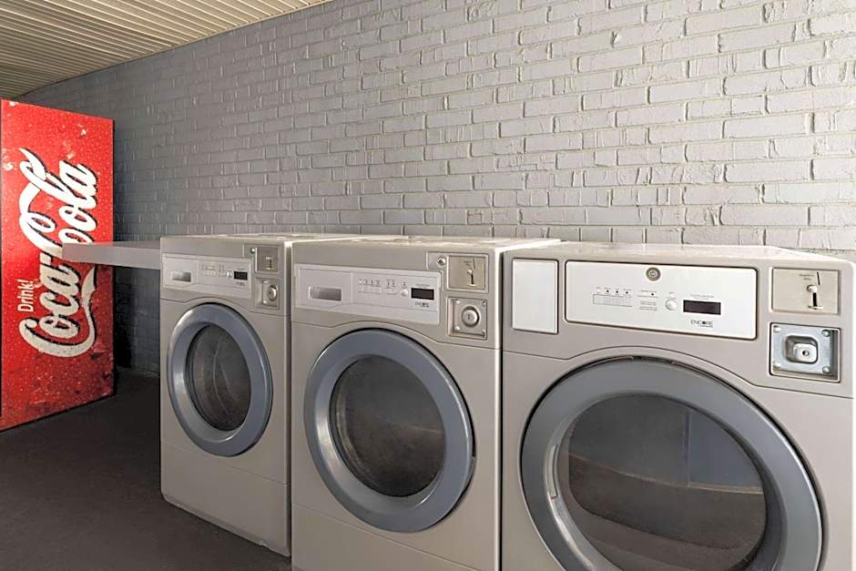 Days Inn & Suites by Wyndham Kokomo