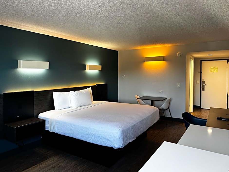 Studio 6 Suites Carson, CA