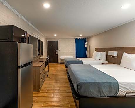 Deluxe Queen Room with Two Queen Beds - Non-Smoking