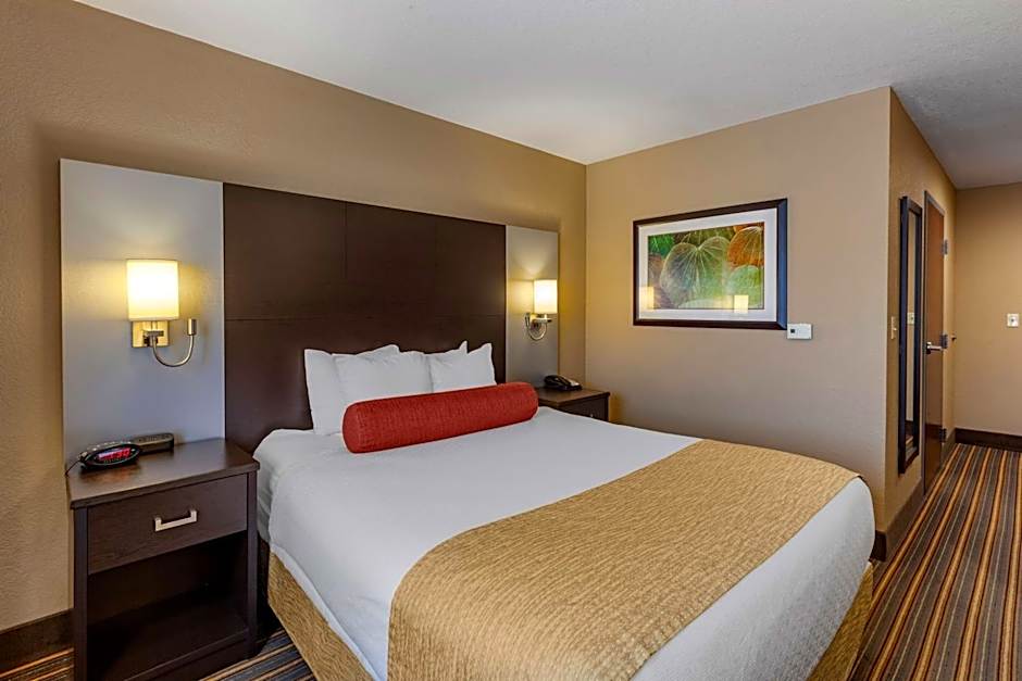 Best Western Plus Woodstock Inn & Suites