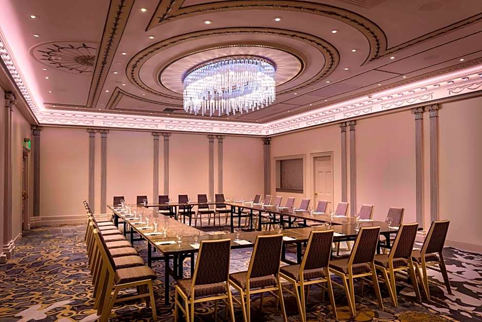 Sheraton Commander Hotel