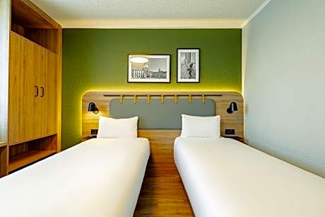 Standard Room - 1 Queen Bed 2 Single Beds