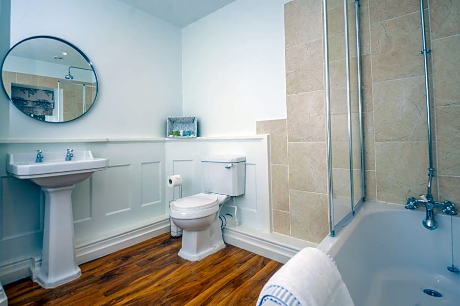 Rising Sun Pub, Restaurant and Rooms