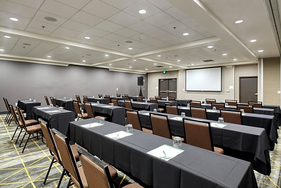 Holiday Inn & Suites Atlanta Airport North By IHG