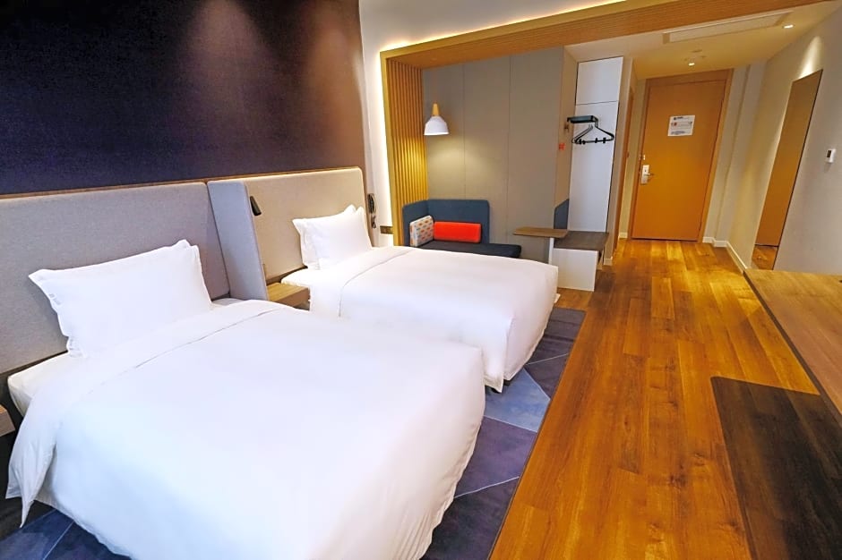 HOLIDAY INN EXPRESS LISHUI CITY CENTER