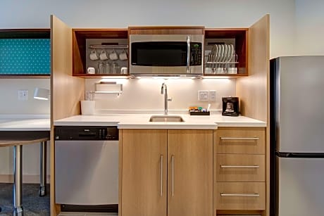 1King Accessible Tub Studio Suite