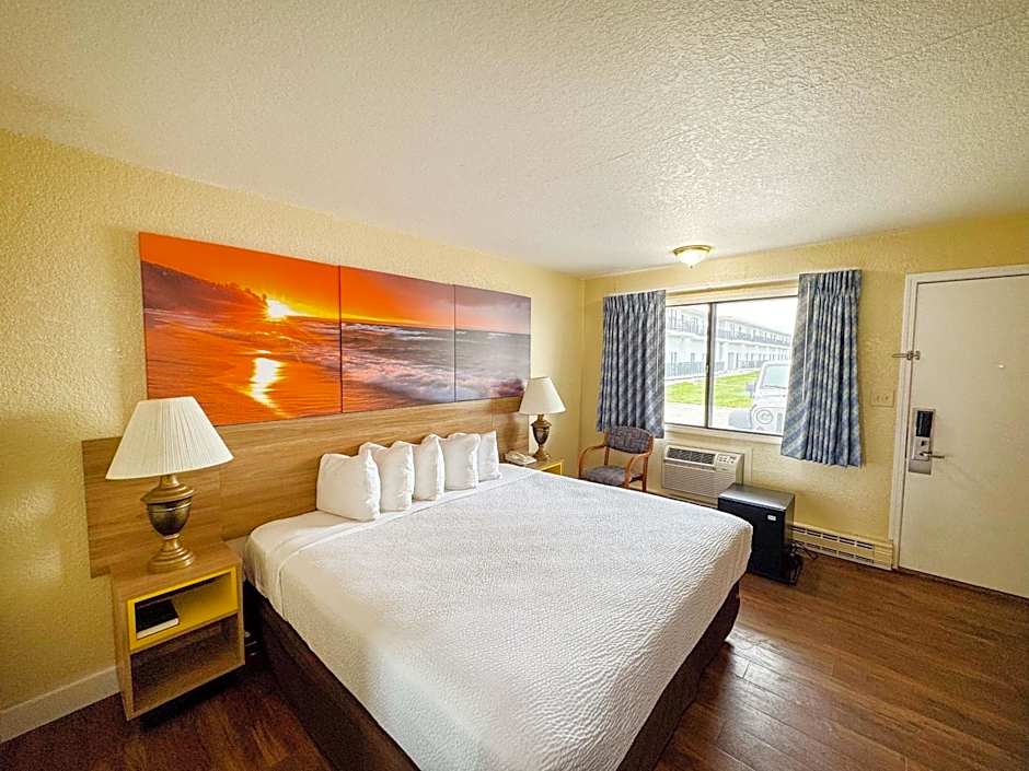 Days Inn by Wyndham Mackinaw City - Lakeview