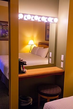 One-Bedroom King Suite - Mobility Access/Non-Smoking