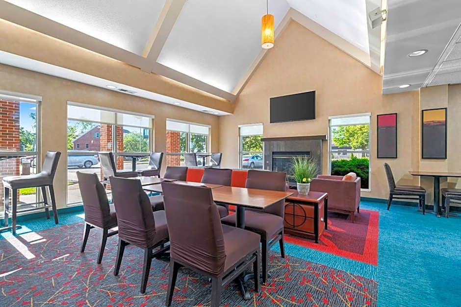MainStay Suites Appleton Airport - Fox River Mall Area