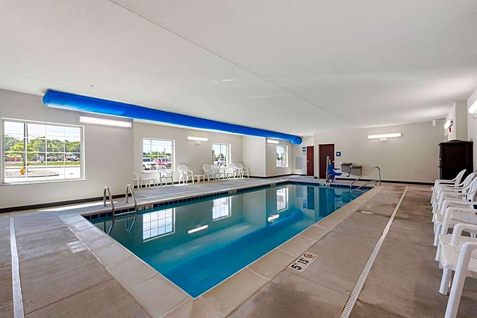 Cobblestone Hotel & Suites - Urbana