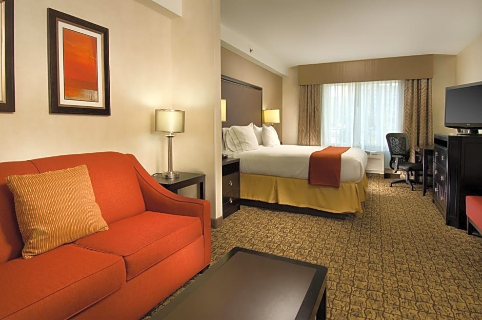 Holiday Inn Express & Suites Alexandria - Fort Belvoir, an IHG Hotel