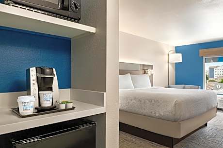 King Room - Hearing Accessible - Roll-in Shower