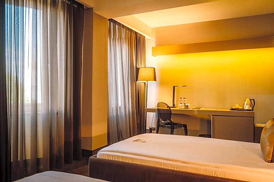 Plaza V Executive Hotel