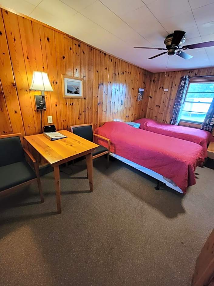 Two Rivers Motel and Cabins of Kenton, MI