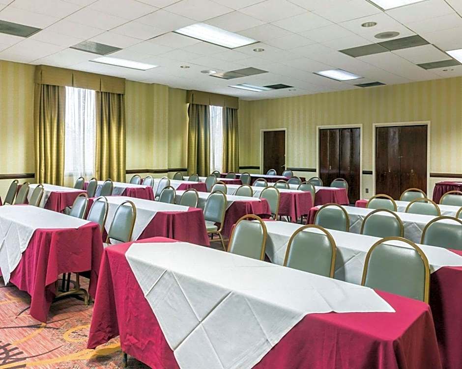 Clarion Hotel Somerset - New Brunswick