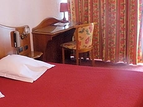 Family Room (2 Adults + 2 Children)