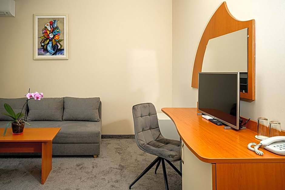 Paradise Hotel & Relax Center