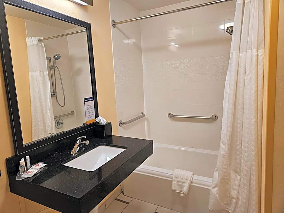 Comfort Inn & Suites Ankeny - Des Moines